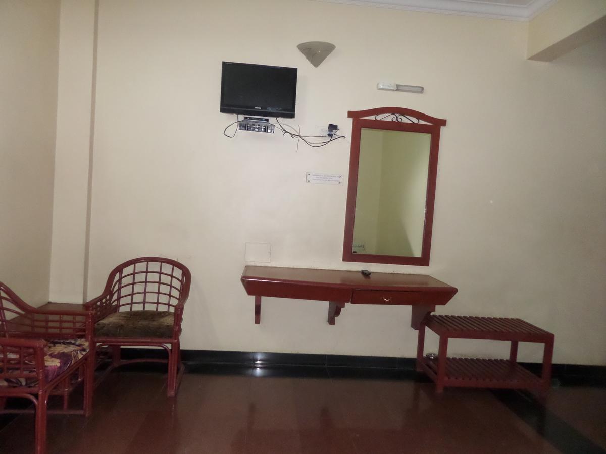 Hotel Ambessador Executive Solapur Exterior photo